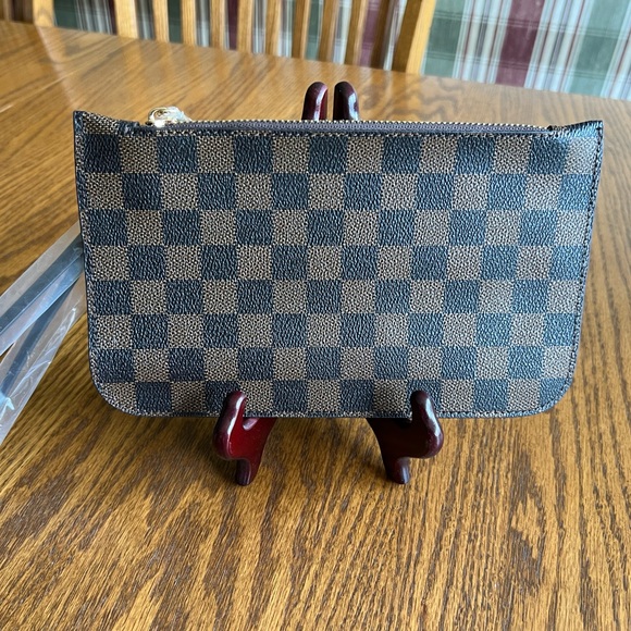 Fashion Checkered Brown Clutch / wristlet - NWOT - made of quality material . - Picture 8 of 12